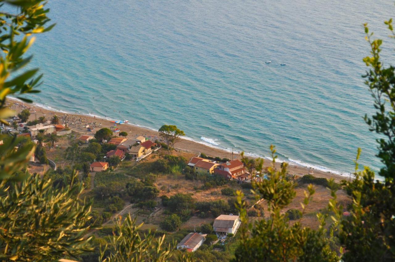 Beachfront Vacation Home Eftichia Agios Gordios  Esterno foto