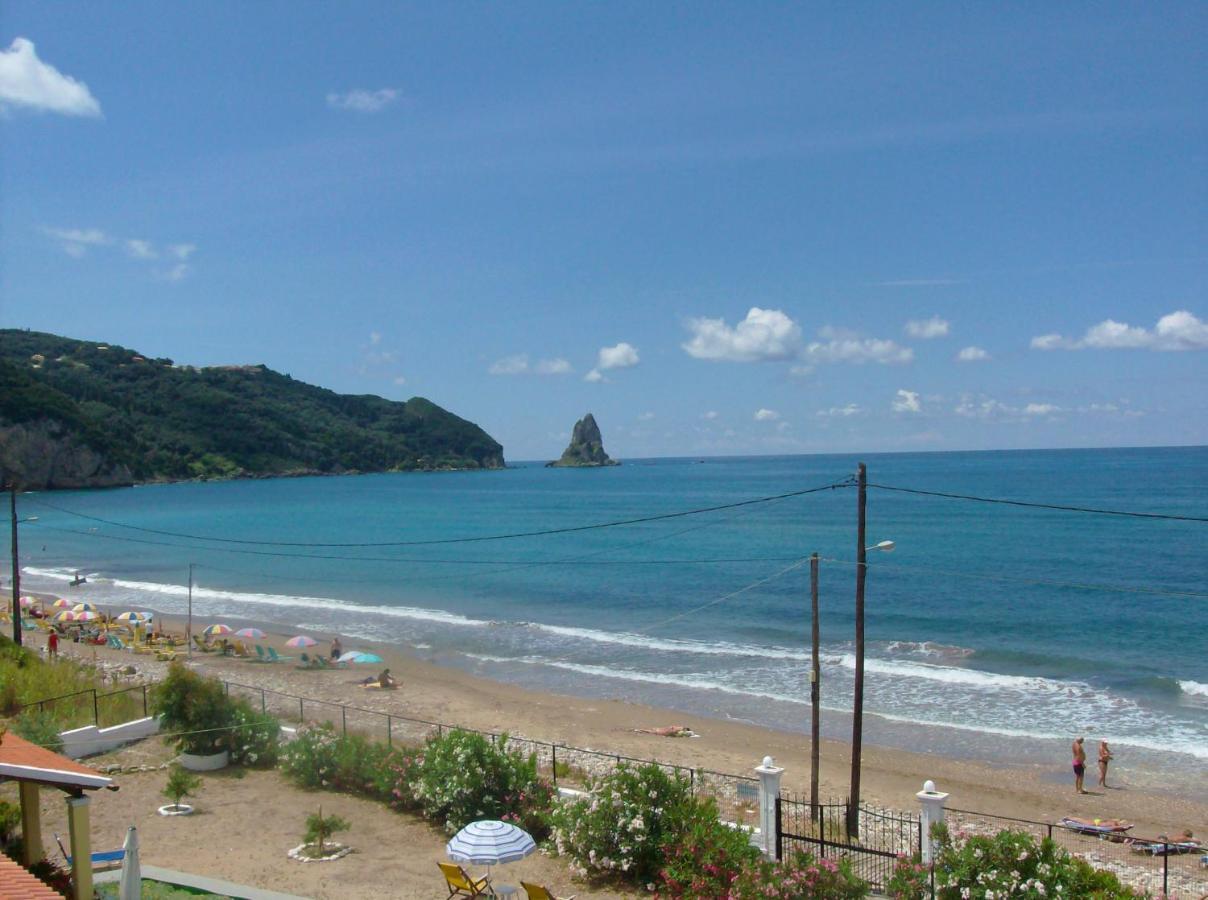 Beachfront Vacation Home Eftichia Agios Gordios  Esterno foto