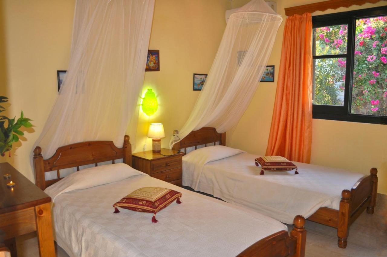 Beachfront Vacation Home Eftichia Agios Gordios  Esterno foto