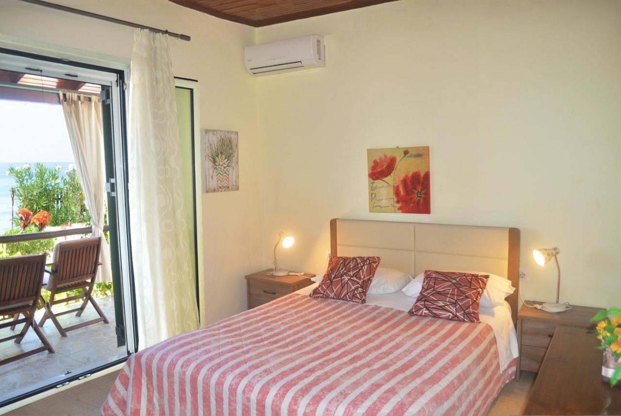 Beachfront Vacation Home Eftichia Agios Gordios  Esterno foto